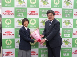 写真：サッカーU-16日本女子代表アメリカ遠征メンバー選出報告（応接室）