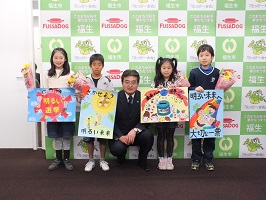 写真：東京都明るい選挙ポスターコンクール受賞報告