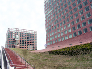 写真：新庁舎外観2