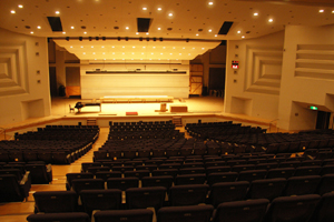 写真：大ホール（もくせいホール）