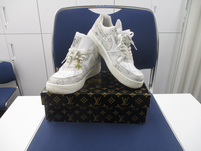 スニーカー　NIKE AIR FORCE1