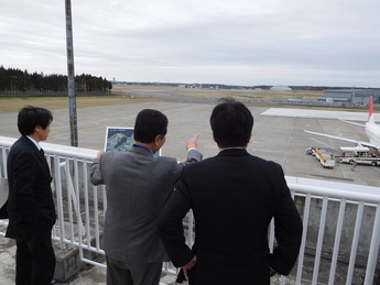 写真：三沢基地周辺行政視察