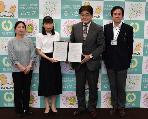 協定締結時の写真