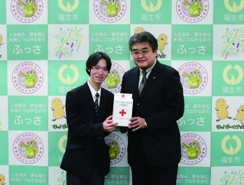 写真：東京都立福生高等学校からの寄附贈呈式