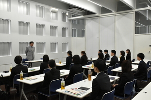 写真：新規新規採用職員への講話