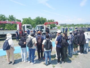 大型積み土のう工法の様子