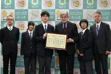 写真：東京都立福生高等学校への寄附感謝状贈呈式